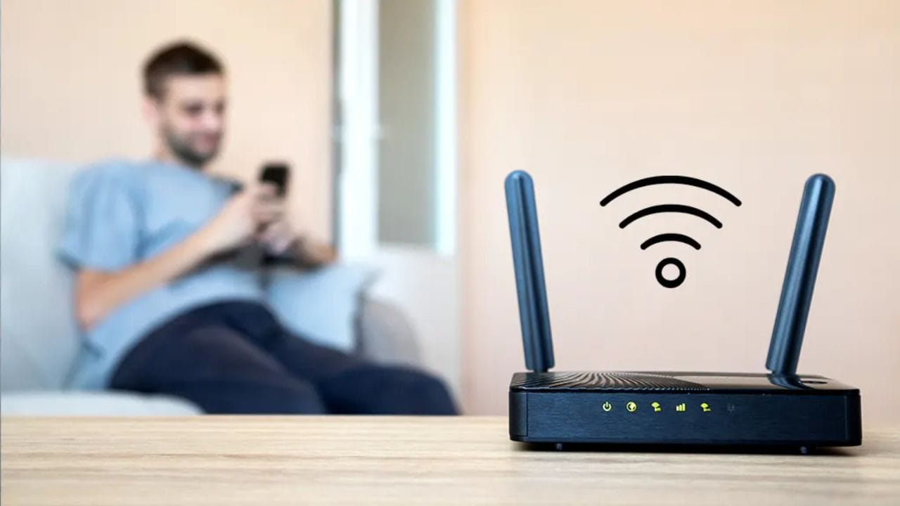 કેટલીકવાર, અનેક પ્રયાસો છતાં, તમારા ઘરના WiFi કનેક્શનની ગતિમાં સુધારો થતો નથી. તમે તમારા WiFi રાઉટર અને ઇન્ટરનેટ કનેક્શન સાથે બધું અજમાવી જોયું છે, પરંતુ તેમ છતાં, તમને તમારા ફોન પર સતત ગતિ મળતી નથી. જો આવું હોય, તો તમારી સમસ્યા સરળતાથી ઉકેલી શકાય છે. તમારે તમારા WiFi રાઉટર અથવા ઇન્ટરનેટ કનેક્શનમાં કોઈ ફેરફાર કરવાની જરૂર નથી. તમારા ફોન પર એક સરળ કોડ ડાયલ કરીને, તમે તમારી WiFi ગતિને નોંધપાત્ર રીતે ઝડપી બનાવી શકો છો. ચાલો સમજાવીએ કે તમારા ફોનની WiFi ગતિ કેવી રીતે વધારવી.