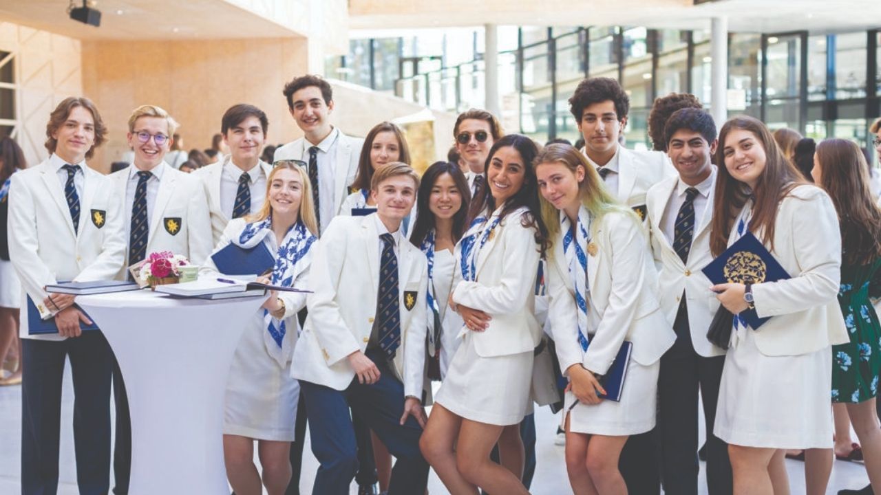 હકીકતમાં, દુનિયાની સૌથી મોંઘી શાળા સ્વિટ્ઝર્લૅન્ડમાં આવેલી છે. તેનું નામ ઇન્સ્ટિટ્યૂટ લે રોઝી છે.