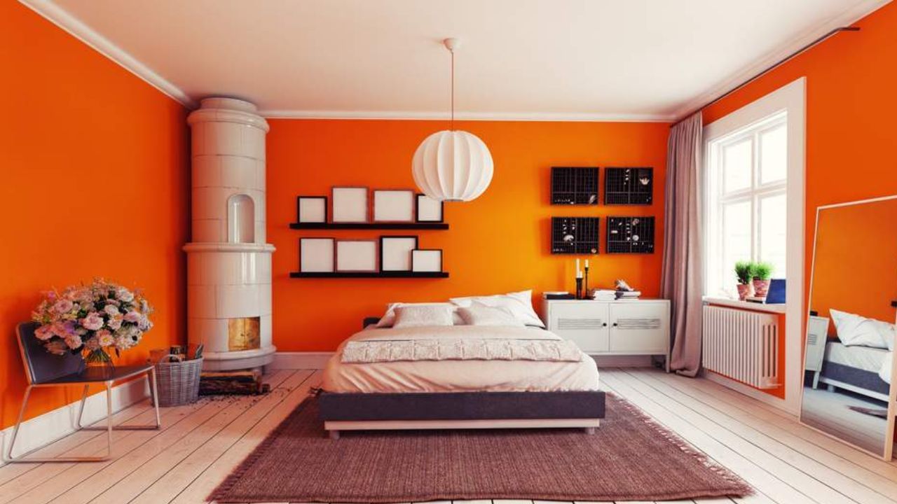 નારંગી રંગ: વાસ્તુ શાસ્ત્ર અનુસાર, બેડરૂમની દિવાલોને નારંગી રંગની ન કરવી જોઈએ. તે બાળકોના રમતગમતના રૂમ માટે સારું છે, પરંતુ બેડરૂમ માટે નહીં. નારંગી ચમકદાર હોઈ શકે છે અને ચીડિયાપણું પણ લાવી શકે છે.