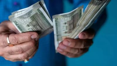 કેટલીકવાર લોકો જાણ્યા વિના મોટી રકમ રોકડમાં ટ્રાન્સફર કરે છે, જે ઇન્કમ ટેક્સ કાયદા (Act) નું ઉલ્લંઘન સાબિત થઈ શકે છે. આથી મહત્વનું એ છે કે, તમે રોકડ મર્યાદા (Cash Limit) સંબંધિત નિયમોને સારી રીતે સમજો, જેથી ભવિષ્યમાં કોઈપણ પેનલ્ટી અથવા નોટિસથી બચી શકાય.