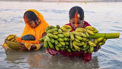 છઠ પૂજા દરમિયાન, બિહાર અને દેશના અન્ય રાજ્યોમાં ઠેકુઆ, રસિયા અને કસર લાડુ સહિત વિવિધ પ્રકારની સ્વાદિષ્ટ વાનગીઓ તૈયાર કરવામાં આવે છે. ચાલો પહેલા દિવસથી છેલ્લા દિવસ સુધી છઠ પૂજા દરમિયાન તૈયાર થતી સ્વાદિષ્ટ વાનગીઓ વિશે જાણીએ.