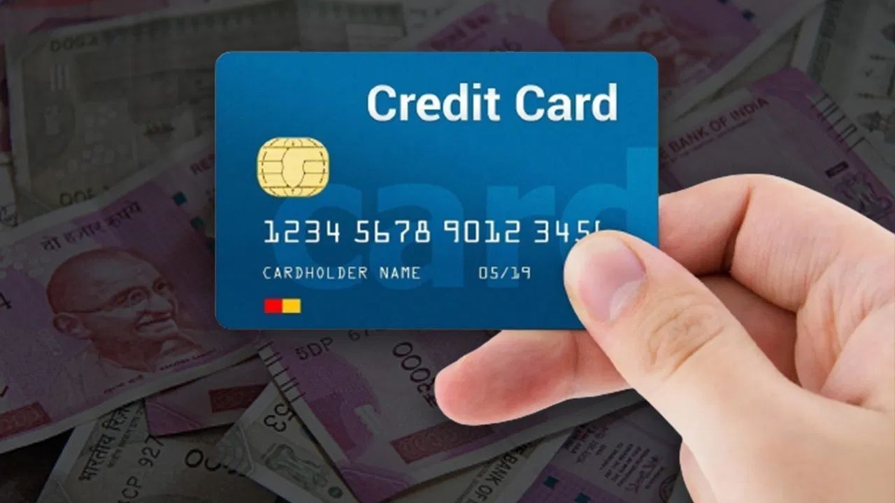 છેતરપિંડી કરનારાઓ ઘણીવાર Customer Service હોવાનો દાવો કરીને ફોન કરે છે. તે લોકો પાસેથી OTP, PIN અને CVV જેવી માહિતી માગે તો આપવીના જોઈએ. તેથી, હંમેશા નંબર તપાસો અને કોઈપણ અજાણી વ્યક્તિના કોલ પર વિશ્વાસ ન કરો.