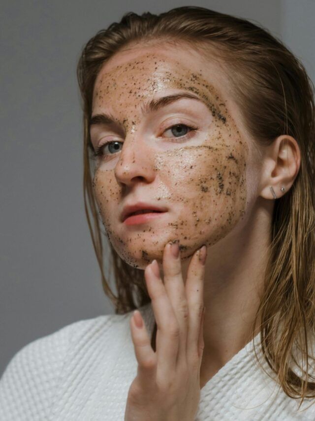 ચાની ભૂકી ફેંકી દેવાને બદલે જાણો 6 ચોંકાવનારા ઉપયોગ વિશે