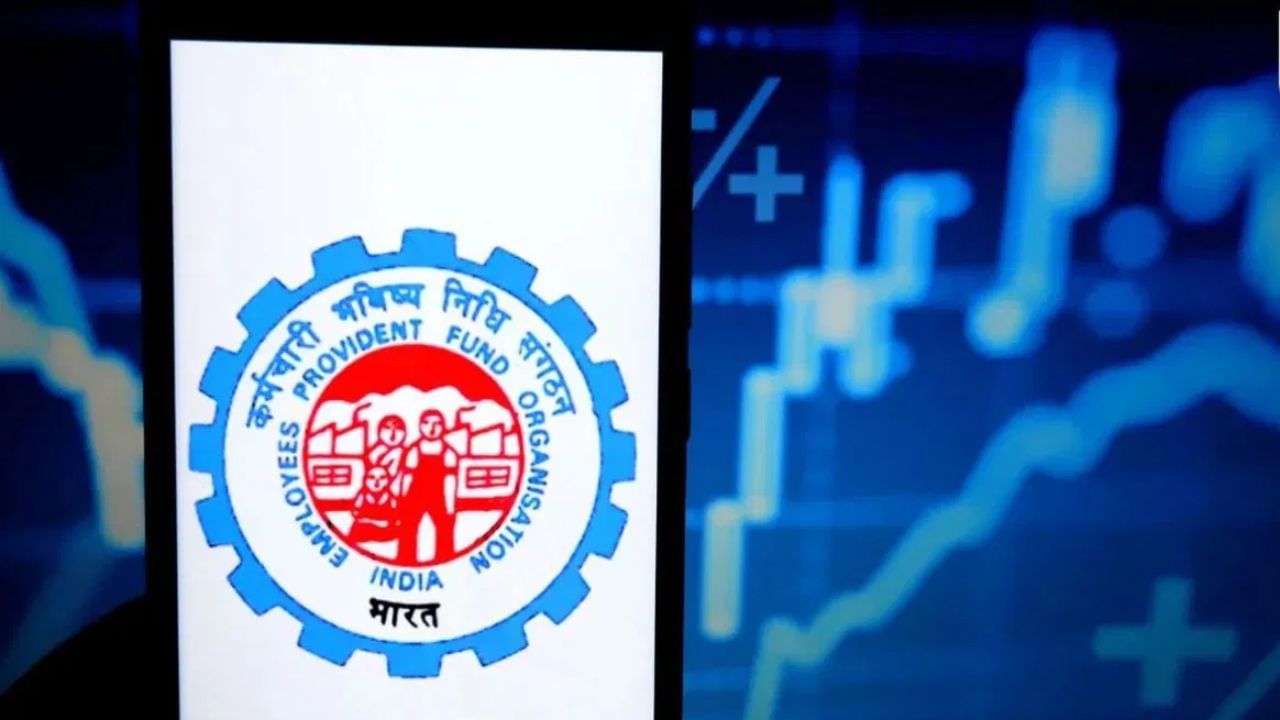 પોતાની કે પરિવારના સભ્યનું સારવાર માટે - હોસ્પિટલાઈઝેશન 1 મહિના કરતા વધુ સમયનું હોય અથવા કેન્સર, TB જેવી મોટી બીમારી હોય ત્યારે કર્મચારી પોતાના ભાગ સાથે વ્યાજ ઉપાડી શકે છે.