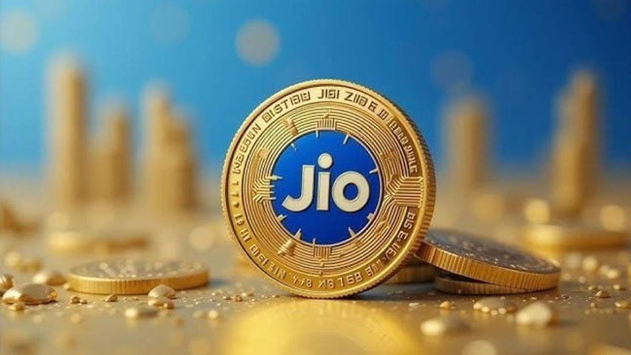 જિયો ગોલ્ડ સોનું ખરીદવાની 100% ડિજિટલ, સુરક્ષિત અને વપરાશકર્તા મૈત્રીપૂર્ણ રીત પ્રદાન કરે છે. તમે ફક્ત ₹10 થી તમારી સોનાની બચત શરૂ કરી શકો છો. તે ફક્ત સંગ્રહ અને રિડીમ કરવાનું સરળ નથી, પરંતુ તહેવારો દરમિયાન સોનાની પરંપરાગત ખરીદીને આધુનિક પણ બનાવે છે. ભલે તમે રોકાણ કરી રહ્યા હોવ કે ભેટ આપવાની યોજના બનાવી રહ્યા હોવ, જિયો ગોલ્ડ એક અનુકૂળ વિકલ્પ બની શકે છે.