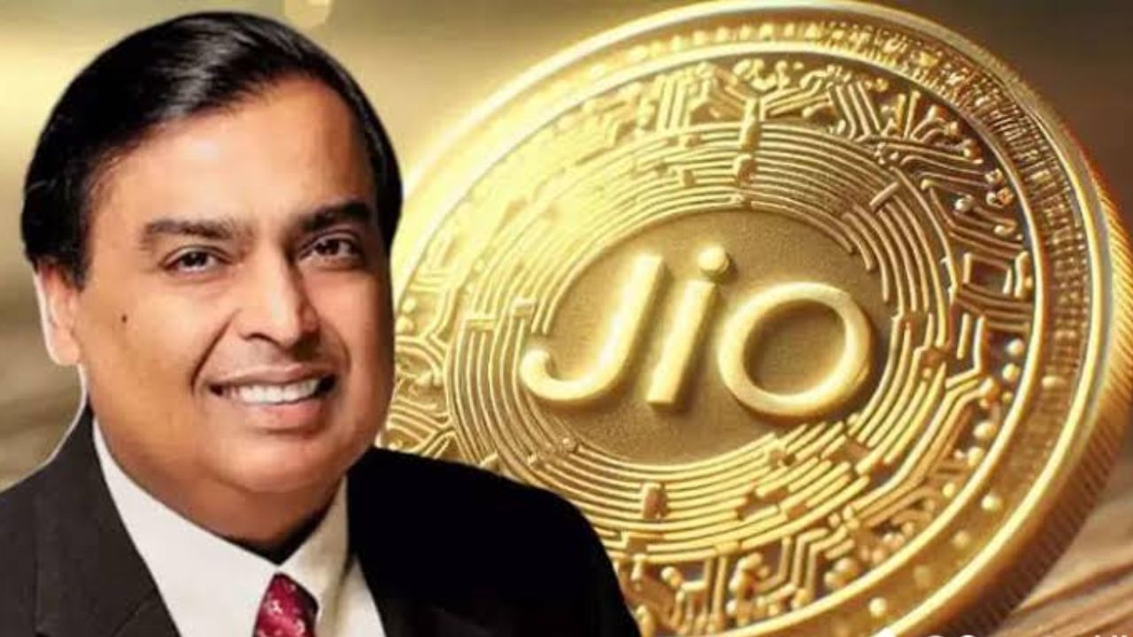 કંપની જણાવે છે કે ₹20,000 કે તેથી વધુ કિંમતનું સોનું ખરીદનારા ગ્રાહકો આપમેળે જિયો ગોલ્ડ મેગા પ્રાઇઝ ડ્રોમાં પ્રવેશ કરશે. આ ડ્રોમાં સ્માર્ટફોન, ટીવી, સોનાના સિક્કા, મિક્સર ગ્રાઇન્ડર અને ગિફ્ટ વાઉચર્સ જેવા ઘણા આકર્ષક ઇનામો શામેલ છે. વિજેતાઓની પસંદગી વાજબી ડ્રો પ્રક્રિયા દ્વારા કરવામાં આવશે અને તેમના નામ 27 ઓક્ટોબર, 2025 ના રોજ ઇમેઇલ અને SMS દ્વારા જાહેર કરવામાં આવશે. રોકાણ કરવા અને કંઈક વધારાનું જીતવાની આ એક શ્રેષ્ઠ તક છે.