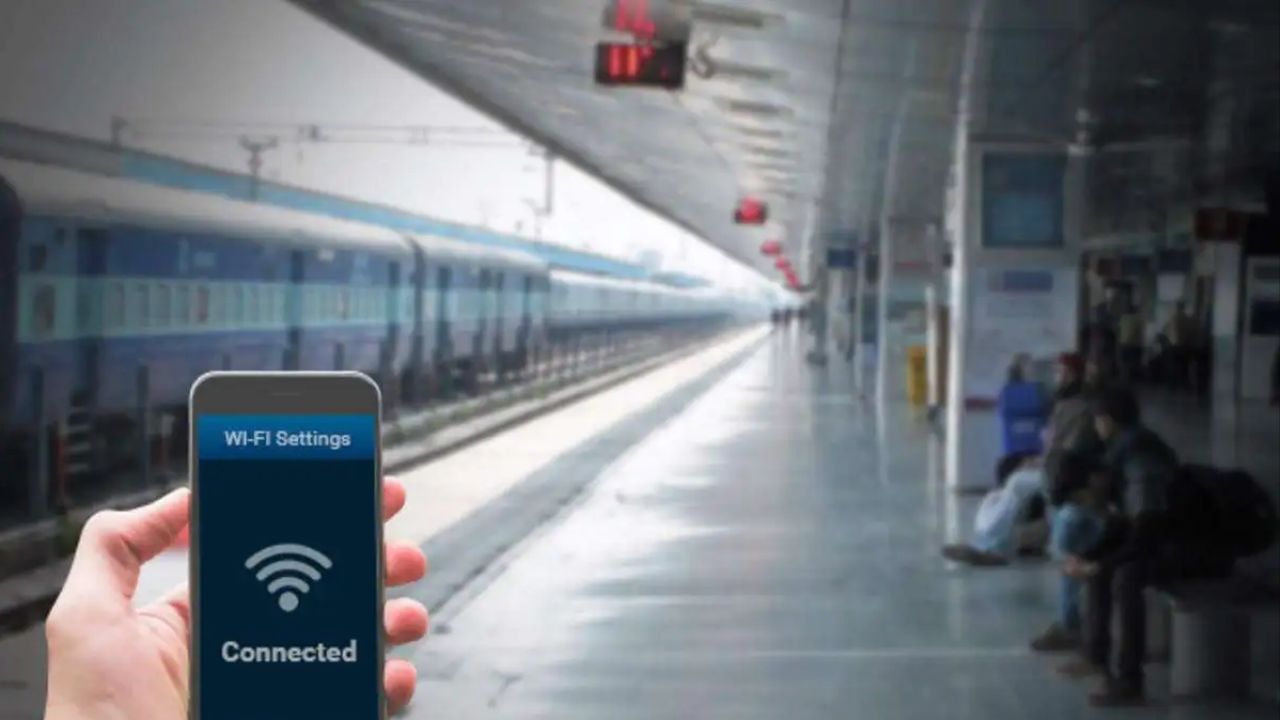 ફ્રી Wi-Fiની સૌથી મોટી સમસ્યા એ છે કે તે સુરક્ષિત નથી. તેમાં કોઈ ખાસ સુરક્ષા ફિલ્ટર્સ અથવા સુરક્ષા સિસ્ટમનો અભાવ છે, જેના કારણે સાયબર ગુનેગારો માટે નેટવર્કમાં ઘૂસણખોરી કરવી સરળ બને છે. તેઓ વપરાશકર્તાઓને ફસાવવા માટે નકલી Wi-Fi નેટવર્ક બનાવે છે. 