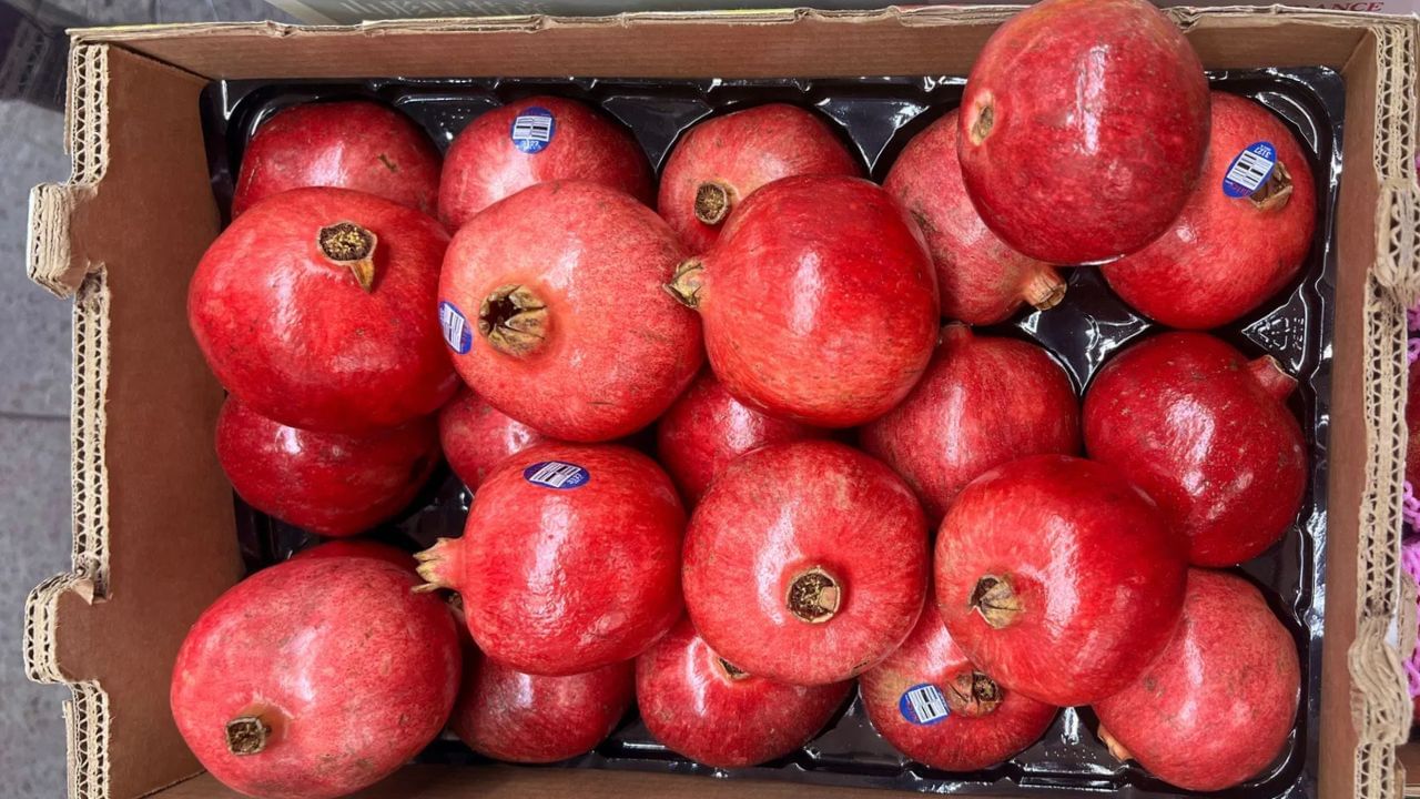 જો સ્ટીકરમાં ફક્ત 4 અંક હોય, તો તેનો અર્થ એ કે ફળમાં જંતુનાશક દવા તેમજ રસાયણિક ખાતરનો ઉપયોગ થયો હોય છે. આવા ફળો ઘણીવાર સસ્તા હોય છે, પરંતુ ઓછા સ્વસ્થ હોય છે કારણ કે તે દવાથી પાકેલા હોય છે.