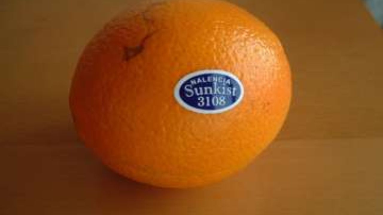 જો ફળ પરના સ્ટીકરમાં '9' થી શરૂ થતા 5-અંકનો નંબર હોય, તો તેનો અર્થ એ કે ફળ સંપૂર્ણપણે ઓર્ગેનિક છે. તેમાં કોઈપણ પ્રકારની રાસાયણિક જંતુનાશકો કે પછી રાસાયણિક ખાતર ઉપયોગ કરવામાં આવ્યો નથી.