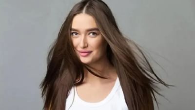 વાળ અને ત્વચા સંભાળની વાત આવે ત્યારે, આજકાલ બજારમાં અસંખ્ય ઉત્પાદનો ઉપલબ્ધ છે, ઘણીવાર ખૂબ ઊંચા ભાવે. જો કે, ત્વચા અને વાળની ​​સંભાળની વાત આવે ત્યારે કુદરતી સંભાળને લાંબા સમયથી પસંદ કરવામાં આવી છે. અહીં આવા પાંચ પાંદડા છે જે તમારા વાળ અને ત્વચા બંને માટે ફાયદાકારક છે. તમે ઉપાયો બનાવવા માટે તેનો ઉપયોગ અલગ અલગ રીતે કરી શકો છો. તો ચાલો જાણીએ.