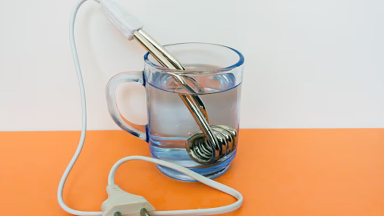 આ શોર્ટ સર્કિટ અને અન્ય જોખમોને અટકાવી શકે છે. આ સરળ પણ આવશ્યક સલામતી નિયમોનું પાલન કરીને, તમે શિયાળામાં સલામત અને ઝડપી ગરમ પાણીનો આનંદ માણી શકો છો.