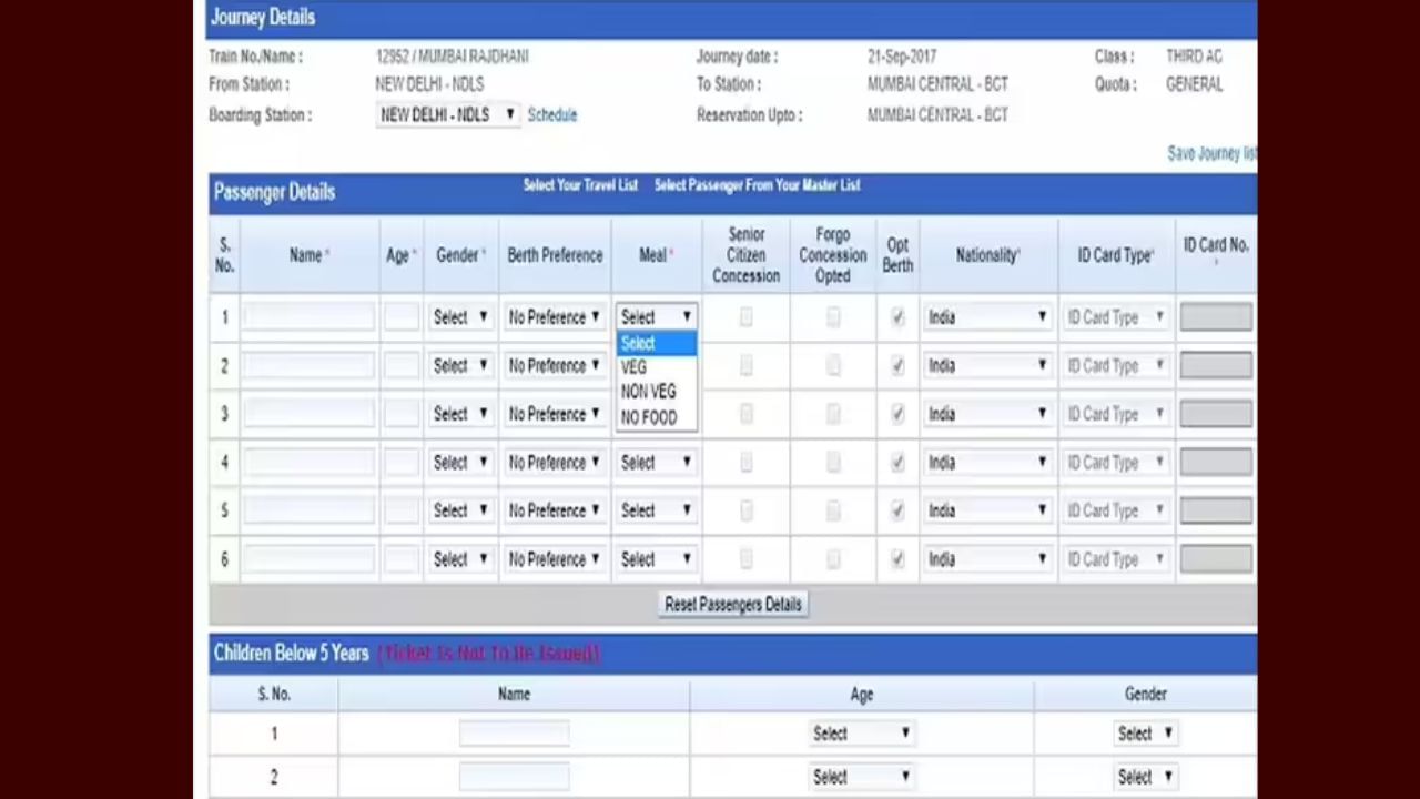 રેલવે બોર્ડે 1 ઓગસ્ટ, 2017 થી બધી રાજધાની, શતાબ્દી અને દુરંતો એક્સપ્રેસ ટ્રેનોમાં નો-ફૂડ વિકલ્પ આપવાનું શરૂ કર્યું. તે સમયે વંદે ભારત એક્સપ્રેસ સેવાઓ હજુ સુધી ચાલી ન હતી, તેથી આ આદેશમાં તેનો ઉલ્લેખ નથી. વધુમાં, આ વિકલ્પ IRCTC ના ઓનલાઈન ટિકિટ બુકિંગ પ્લેટફોર્મમાં પણ ઉમેરવામાં આવ્યો હતો. ત્યારબાદ ઘણા મુસાફરોએ તેનો ઉપયોગ કરવાનું શરૂ કર્યું.
