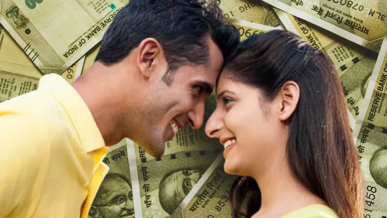 વર્તમાન 7.1% વ્યાજ દરે, ચક્રવૃદ્ધિ વ્યાજ આશરે ₹1.33 કરોડ સુધી ઉમેરી શકાય છે. આનો અર્થ એ છે કે પતિ-પત્ની સરળતાથી મળીને કરોડપતિ બની શકે છે, બજારના કોઈપણ જોખમ વિના.