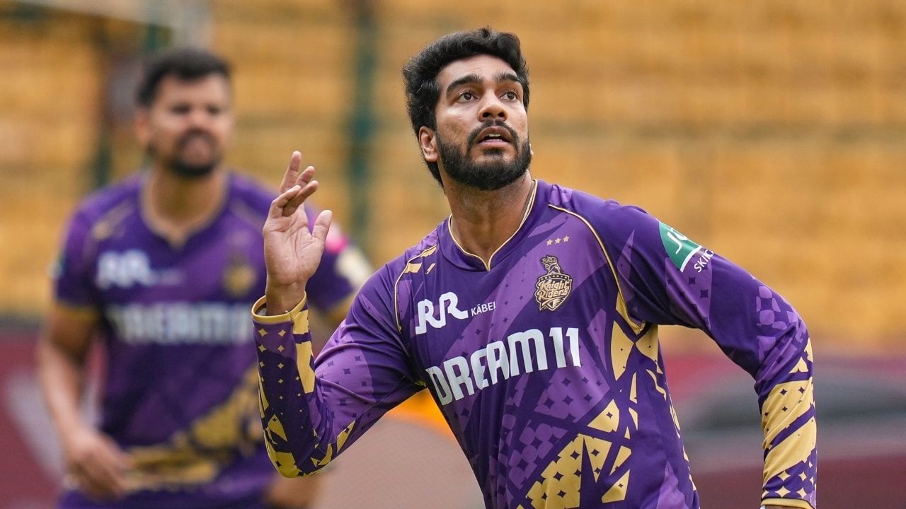 વેંકટેશ અય્યરને કેકેઆરે 23 કરોડ રુપિયામાં ખરીદ્યો હતો.પરંતુ તેનું છેલ્લા કેટલાક સમયથી સારું પ્રદર્શન જોવા મળ્યું નથી. જેના કારણે કેકેઆર હવે તેને રિલીઝ કરી શકે છે. તે વેંકટેશ અય્યરને ફરી ઓછી કિંમતમાં ખરીદી શકે છે.