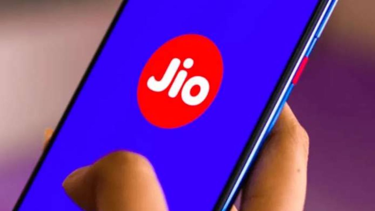 કંપની ₹198 માં ડેટા, કોલિંગ, SMS અને કેટલાક વધારાના લાભો ઓફર કરે છે. ચાલો જાણીએ કે ₹198 ખર્ચ્યા પછી મુકેશ અંબાણીની ટેલિકોમ કંપની તમને શું ફાયદા આપશે, અને તમને કેટલા દિવસની માન્યતા મળશે?