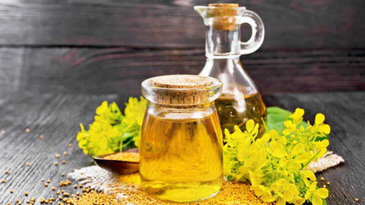 સરસવનું તેલ: સરસવના તેલથી ઘૂંટણની માલિશ કરવાથી પણ ફાયદાકારક અસર થાય છે. આ માલિશ રક્ત પરિભ્રમણમાં સુધારો કરશે, સોજો ઘટાડશે અને દુખાવામાં રાહત આપશે. લસણની એક કળી 2 ચમચી સરસવના તેલમાં ગરમ ​​કરો. તેલ થોડું ઠંડુ થાય તે બાદ તેલથી ઘૂંટણ પર સારી રીતે માલિશ કરો.