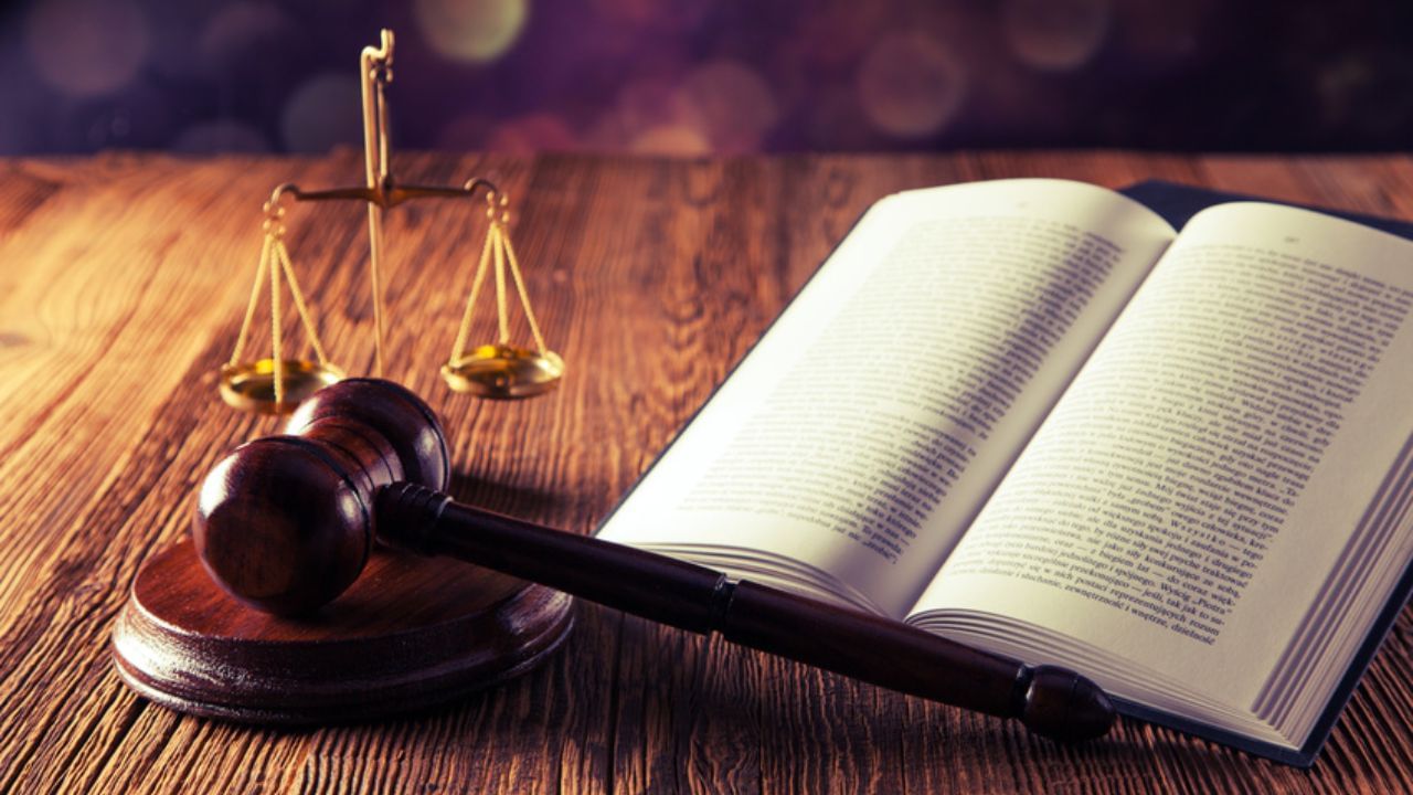 આવા કિસ્સાઓમાં, કોર્ટ તપાસ કરે છે. શું હત્યા ઇરાદાપૂર્વક કરવામાં આવી હતી? શું હત્યાનો આરોપ સાબિત થયો છે (એટલે ​​કે, શું કોર્ટે સજા ફટકારી છે)? જો હા, તો પત્નીને મિલકતમાંથી વારસામાંથી છીનવી શકાય છે. 