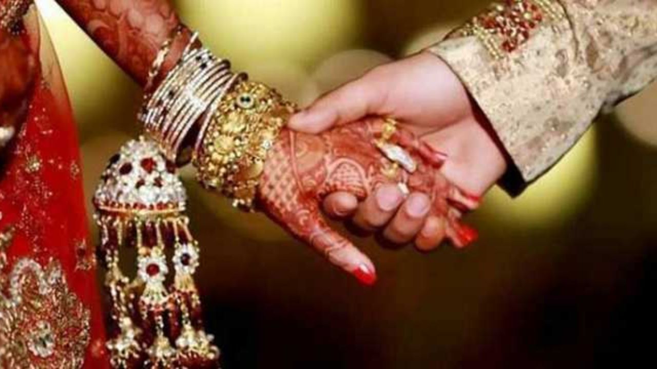 પતિ માટે પણ કાનૂની હક: જો પતિ પર ખોટા આક્ષેપ થાય અથવા ઘરેલુ હિંસા અધિનિયમનો દુરૂપયોગ થાય, તો તે પણ કોર્ટમાં ન્યાય માગી શકે છે. ભારતીય દંડ સંહિતા હેઠળ ખોટી ફરિયાદ આપનાર સામે કાનૂની કાર્યવાહી થઈ શકે છે.
