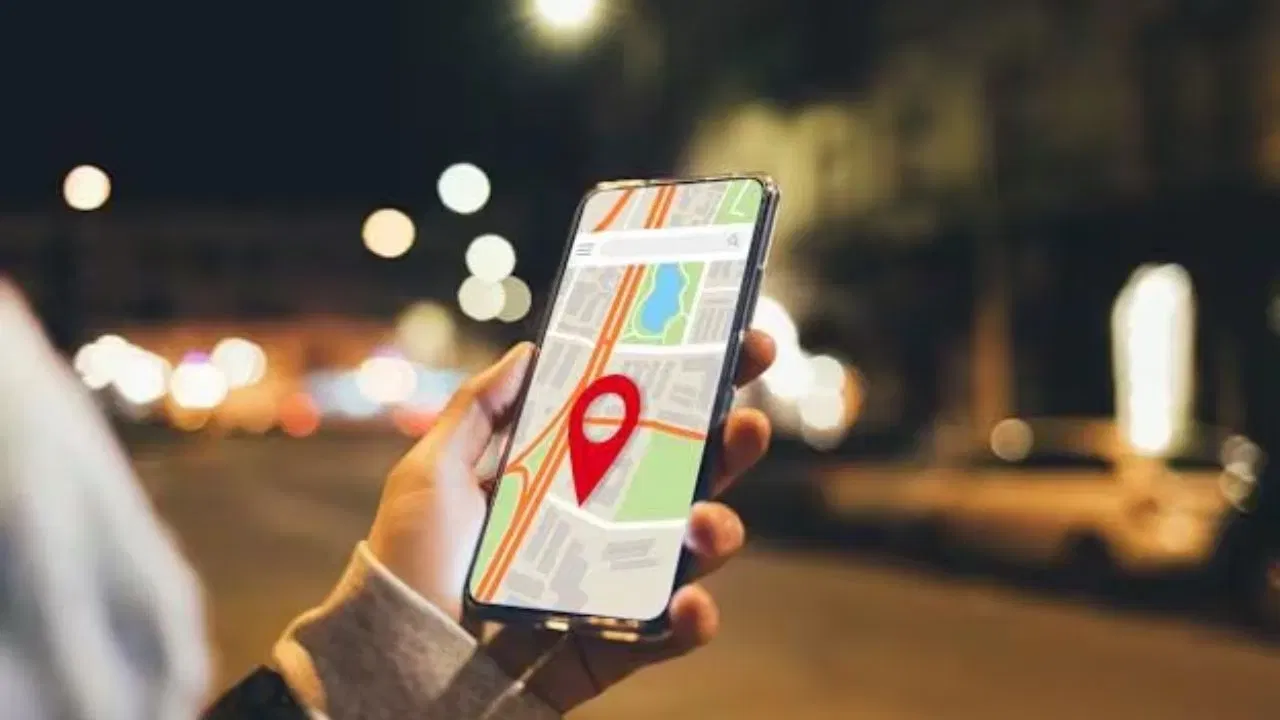 આ લોકેશનને તમારા મિત્રો અથવા સંબંધીઓને SMS દ્વારા મોકલો. જે વ્યક્તિને તમે આ કોઓર્ડિનેટ્સ મોકલો છો તે Google Maps માં દાખલ કરીને તમારું લોકેશન શોધી શકશે.