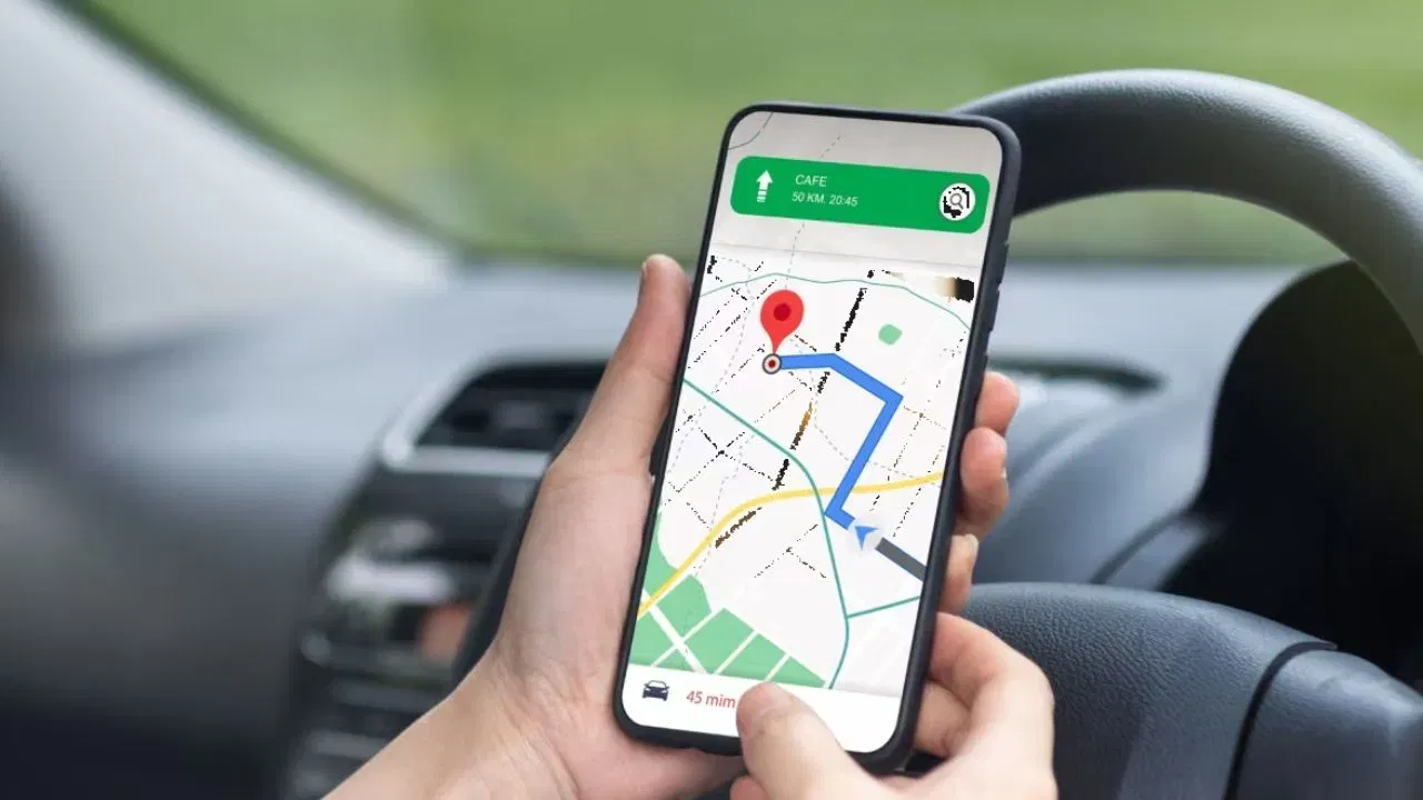 એપ્લિકેશન્સ સક્રિય રહે: લોકેશન ચાલુ હોવાથી, ઘણી એપ્લિકેશન્સ બેકગ્રાઉન્ડમાં ચાલતી રહે છે, જે બેટરી ઝડપથી વાપરે છે, ભલે તમે અન્ય બધી એપ્લિકેશનો બંધ કરી દીધી હોય. વધુમાં, કેટલીક એપ્લિકેશન્સ રીઅલ-ટાઇમમાં તમારા લોકેશનને અપડેટ કરે છે, જે તમારી બેટરી પણ ખતમ કરે છે.