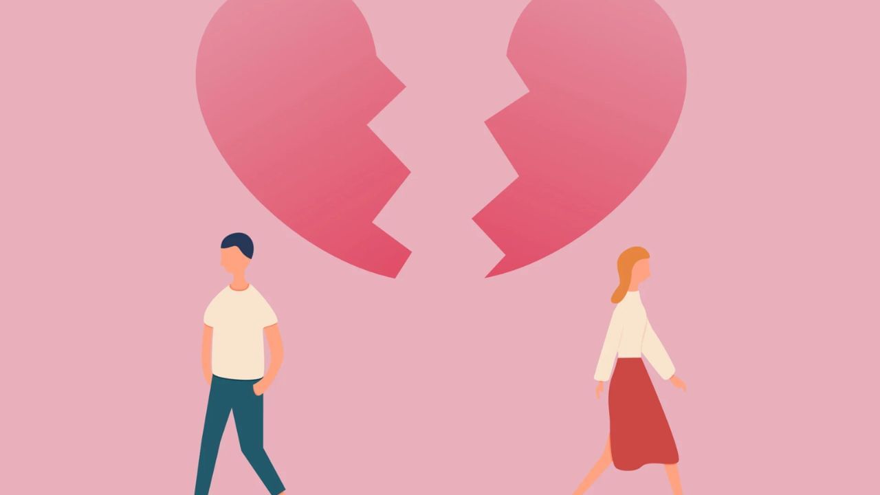 તમારી જાતને પ્રેમ કરો: જ્યારે આપણી સાથે દગો થાય છે ત્યારે આપણે ઘણીવાર પોતાને દોષ આપીએ છીએ. પરંતુ યાદ રાખો કોઈ બીજાના ખરાબ નિર્ણયો તમારા મૂલ્યને અસર કરતા નથી. તમારી જાતને પ્રેમ કરો તમારી પ્રશંસા કરો અને તમારી શક્તિઓને યાદ રાખો. આ તમારા આત્મસન્માનને મજબૂત બનાવશે.
