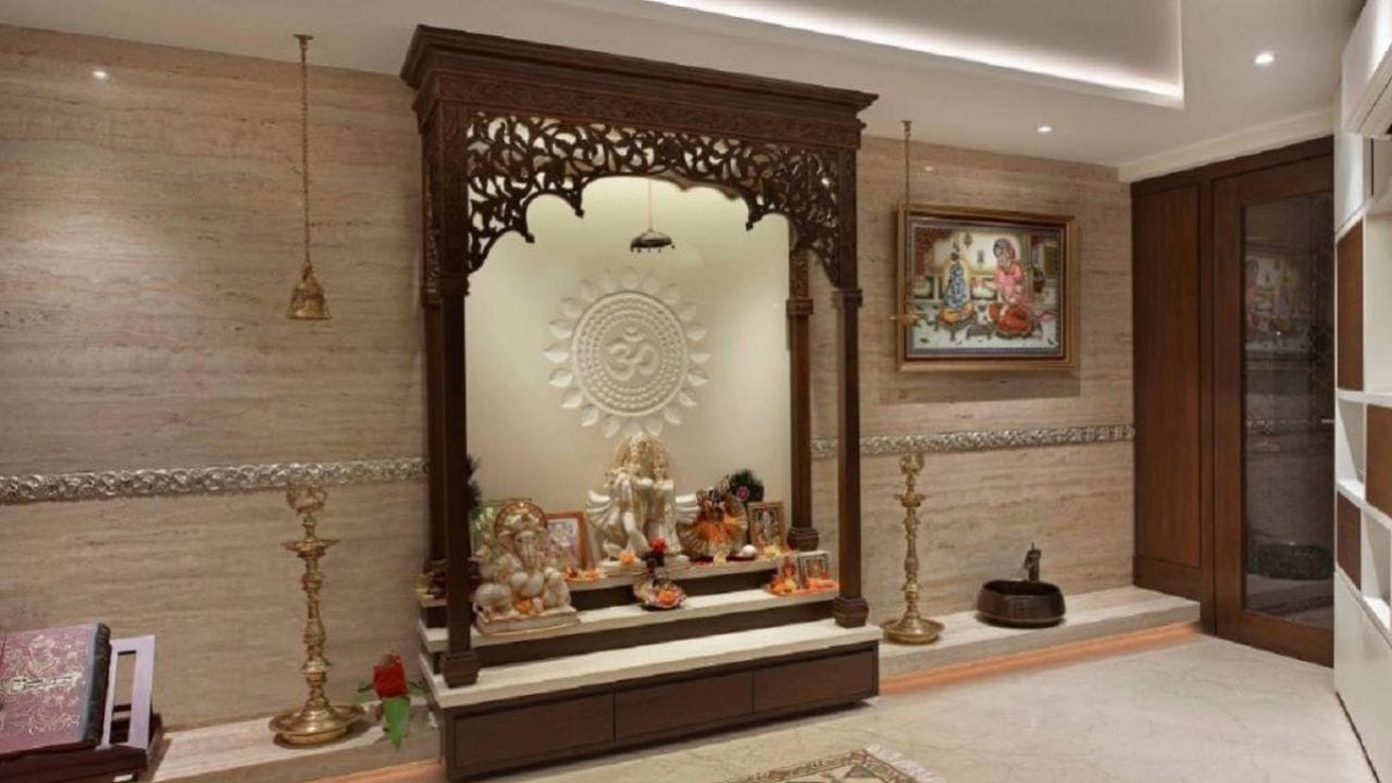 વાસ્તુશાસ્ત્ર જીવનમાં ખૂબ જ મહત્વપૂર્ણ છે. એવું કહેવાય છે કે વાસ્તુ અનુસાર બનેલું ઘર સુખ, સમૃદ્ધિ અને સુખાકારી લાવે છે. જોકે, વાસ્તુ દોષો ઘરમાં સમસ્યાઓ વધારે છે.