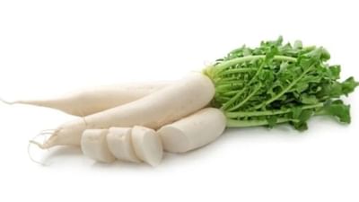 મૂળામાં ફાઇબર, કેલ્શિયમ, મેગ્નેશિયમ, ફોસ્ફરસ, પોટેશિયમ, સેલેનિયમ, વિટામિન c અને ફોલેટ જેવા પોષક તત્વો હોય છે. તેમાં પ્રોટીન, કાર્બોહાઇડ્રેટ્સ, આયર્ન, ઝીંક અને કોપર પણ ઓછી માત્રામાં હોય છે. સ્વાસ્થ્ય માટે ઘણી રીતે ફાયદાકારક હોવા છતાં, મૂળા કેટલાક લોકો માટે હાનિકારક હોઈ શકે છે.