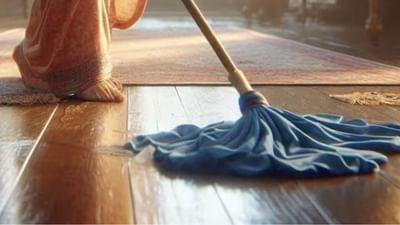 આપણે જે ઘરમાં રહીએ છીએ તે સ્વચ્છ રાખવું એ આપણી ફરજ છે. સ્વચ્છ જીવન જીવીને, આપણે ફક્ત ઘણા રોગોથી બચી શકતા નથી પણ આપણા ઘરની સમૃદ્ધિ પણ જાળવી શકીએ છીએ. ઘણીવાર એવું જોવા મળે છે કે આપણે ઘરની સફાઈ માટે જૂના, ફાટેલા કપડાંનો ઉપયોગ કરીએ છીએ. આમાં બાળકોના કપડાં અને પુખ્ત વયના લોકોના જૂના કે ફાટેલા કપડાંનો સમાવેશ થાય છે. આવી સ્થિતિમાં, સફાઈ માટે કપડાંનો ઉપયોગ કરવો કેટલો યોગ્ય છે કે નહીં ચાલો જાણીએ વાસ્તુ શું કહે છે.