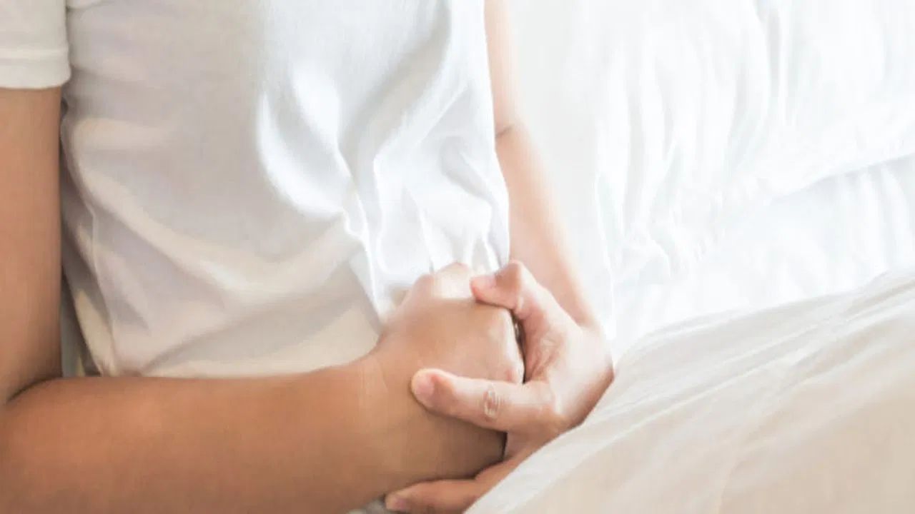 પેટનું ફૂલવું દૂર કરવા માટે હંમેશા દવાની જરૂર હોતી નથી. ઉપર જણાવેલ કેટલાક કુદરતી ખોરાક તમારા પેટમાં ઝડપી રાહત આપી શકે છે. તેમને તમારા દૈનિક આહારમાં સામેલ કરીને, તમે માત્ર પેટનું ફૂલવું દૂર કરી શકતા નથી પરંતુ લાંબા ગાળાની પેટની સમસ્યાઓથી પણ બચી શકો છો.