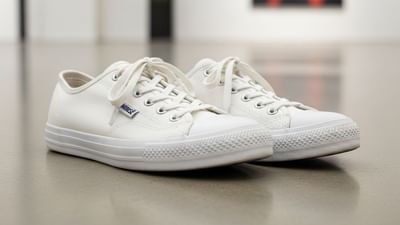 સફેદ બૂટ સ્ટાઇલિશ અને ક્લાસી લાગે છે. બીજું કે, તે કોઈપણ ડ્રેસ સાથે મેચ થઈ જાય છે. જો કે, સફેદ બૂટ સાફ કરવા એ એક મોટો પડકાર છે. શરૂઆતમાં તો તે ચમકતા હોય છે પરંતુ ધીમે ધીમે તેનો રંગ પીળો થવા લાગે છે, જે તેના દેખાવને બગાડે છે. તમે તેને ગમે તેમ ઘસો, તે સાફ તો થઈ જાય છે પરંતુ તેમાં રહેલ પીળાશ દૂર થતી નથી.