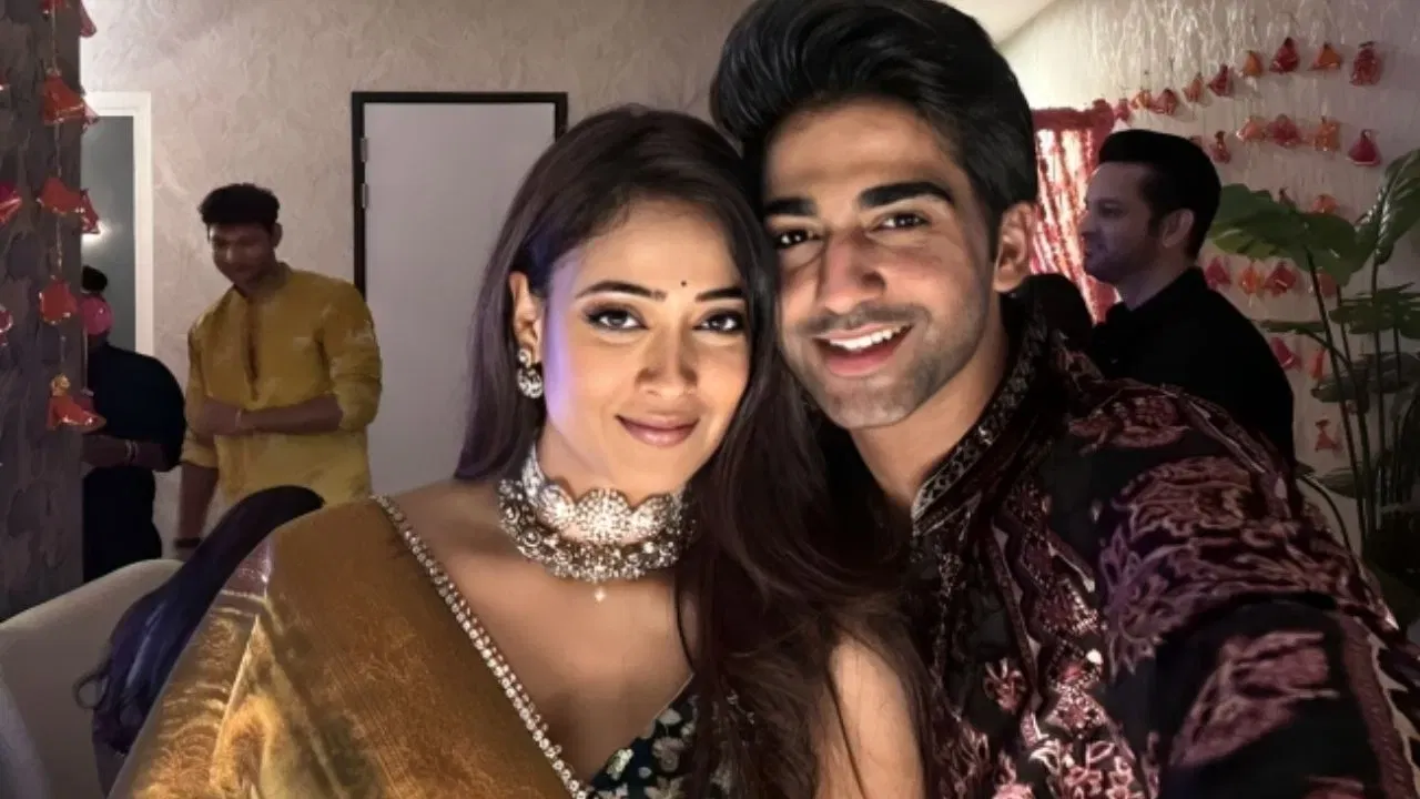 બધાએ નાચ્યું, ગાયું અને આનંદ માણ્યો. ચાહકો તેના દિવાળી લુક્સથી મોહિત થયા. શ્વેતાના ફોટા પર ચાહકોએ ટિપ્પણી કરી અને તેને દિવાળીની શુભકામનાઓ આપી.