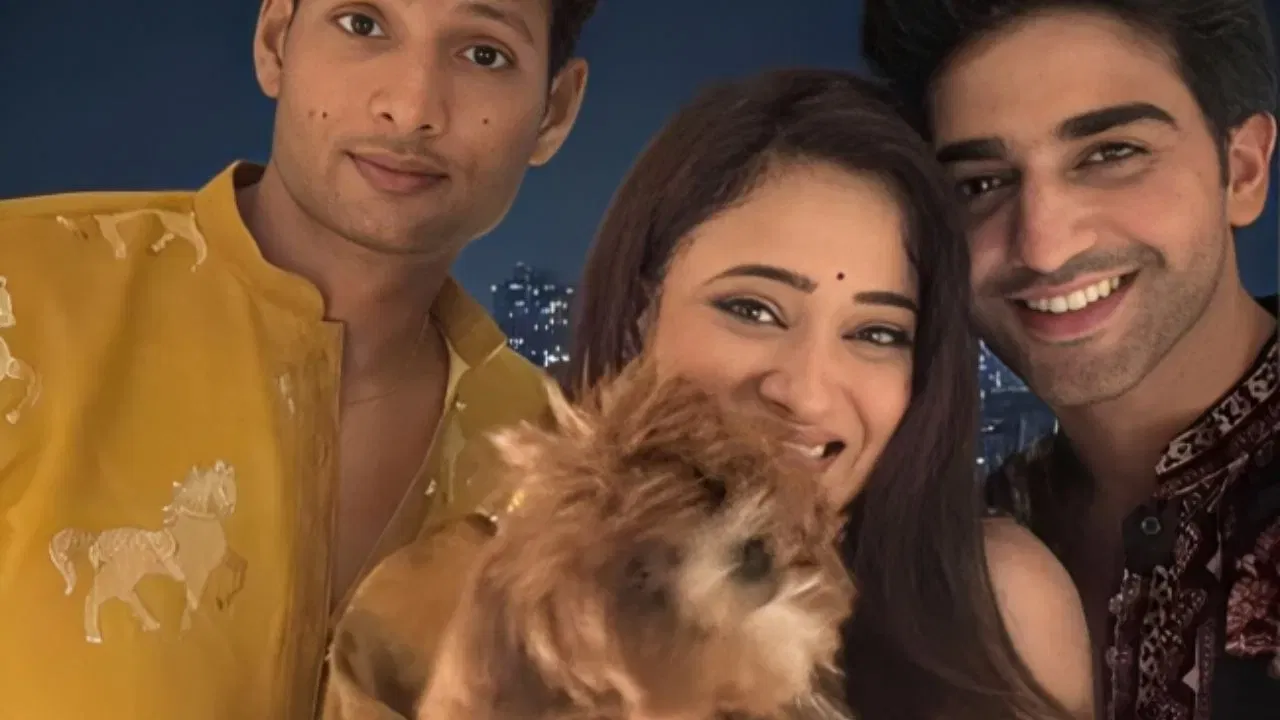 શ્વેતા 45 વર્ષની છે, પરંતુ આજે પણ તેની સુંદરતા અને સાદગી મોહક છે. દરેક વ્યક્તિ દિવાળીની ઉજવણીમાં ડૂબી ગઈ છે, તો શ્વેતા કેવી રીતે પાછળ રહી શકે?