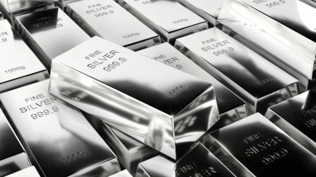 Gold prices surge by ₹ 2,600 after two days of decline, know the price of a tola silver (1)