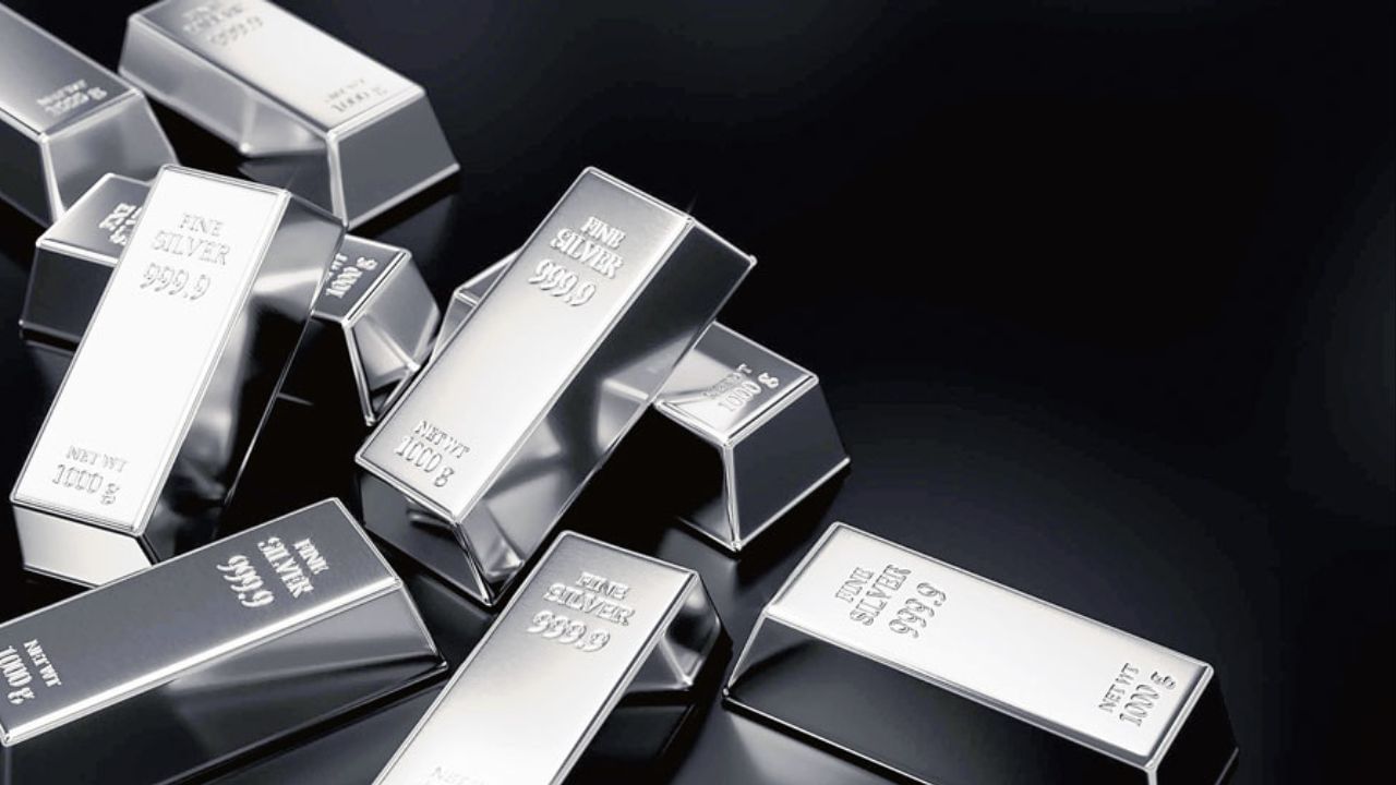 3. માંગ અને પુરવઠાની અસર: જો બજારમાં ETF ની માંગ વધુ હોય, તો તેની કિંમત ચાંદીના વાસ્તવિક મૂલ્ય કરતાં વધી શકે છે.