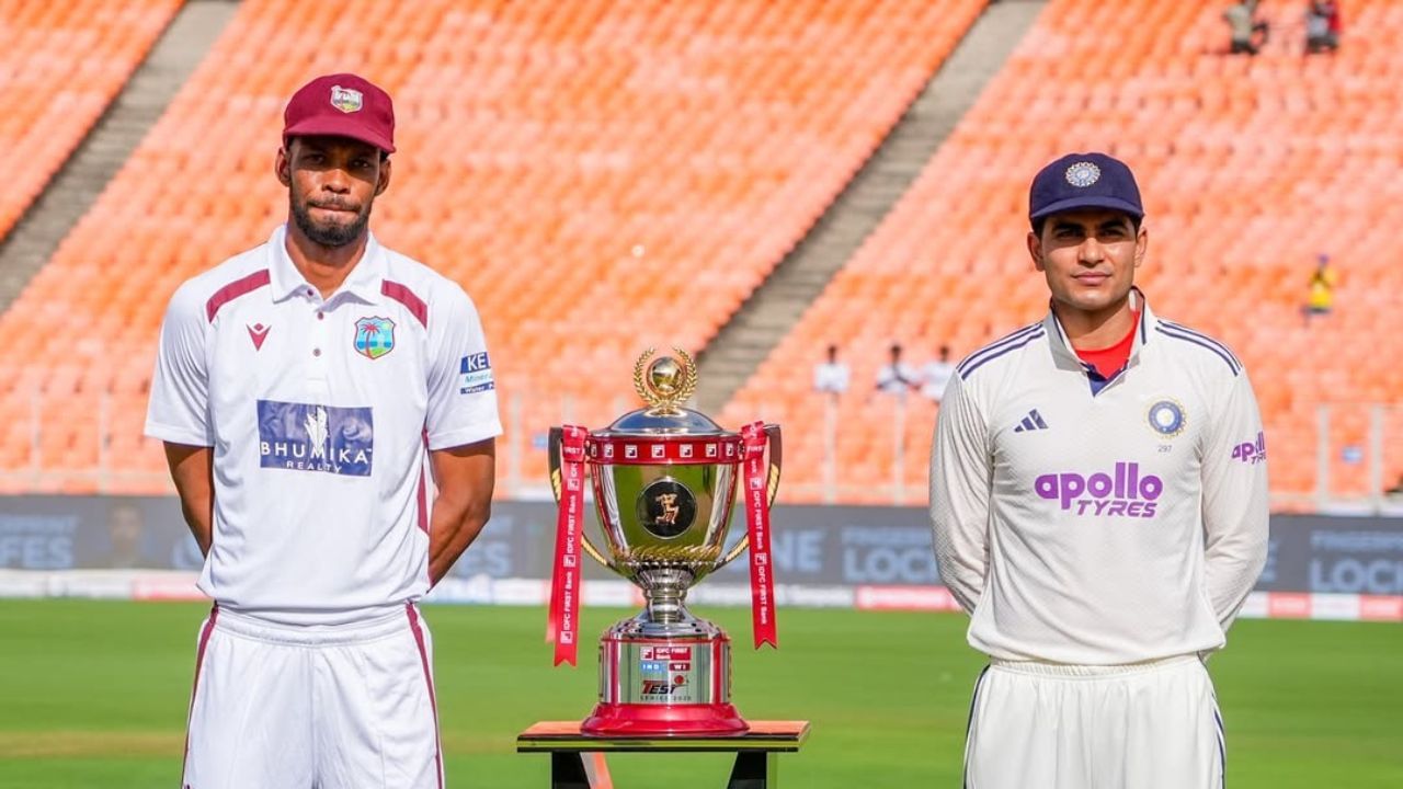  મોટી વાત એ છે કે, કુલદીપ યાદવની ટેસ્ટમાં વાપસી થઈ છે. વેસ્ટઈન્ડિઝ વિરુદ્ધ ટેસ્ટ સીરિઝથી ભારત પોતાના ઘરેલું સીરિઝની શરુઆત કરવા જઈ રહ્યું છે. આ વર્ષ ભારતીય ટીમની ઘરઆંગણે આ પહેલી ટેસ્ટ છે.