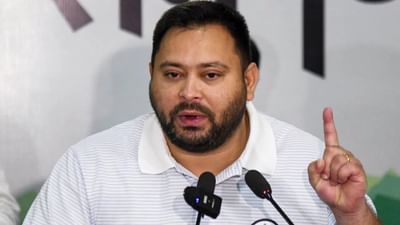 બિહારમાં સત્તાની ખુરશી મેળવવા વચનોની લહાણી, દરેક ઘરમાં એકને સરકારી નોકરીનું તેજસ્વી યાદવનું વચન