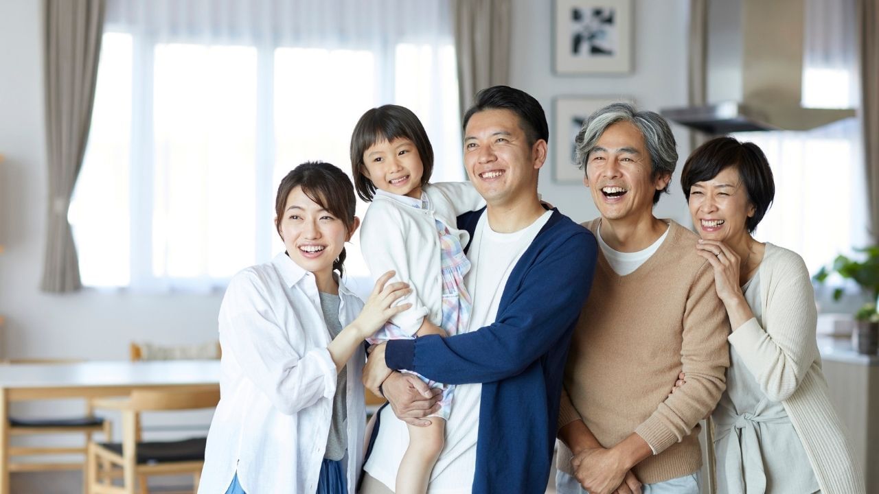 ફ્લાઈટ, ટ્રેન અને બસમાં દરરોજ ભારતમાં કરોડો લોકો મુસાફરો એક જગ્યાએથી બીજી જગ્યાએ જવા માટે મુસાફરી કરે છે. જેમાં કેટલાક લોકો બસમાં તો કેટલાક લોકો ટ્રેન અને ફ્લાઈટમાં મુસાફરી કરે છે.