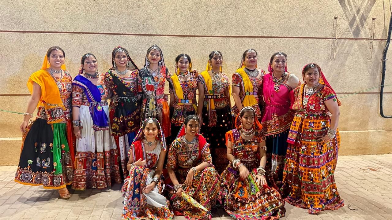 સંસ્કૃતિ અને પરંપરા સાથે કલા હંમેશથી જોડાયેલી છે. ખાસ વાત એ છે કે, પોતાનામાં રહેલી કલાને દર્શાવવા બાળકો અને મોટા સૌની માટે ચિત્રકલાની એક્ટિવિટી યોજવામાં આવી હતી.