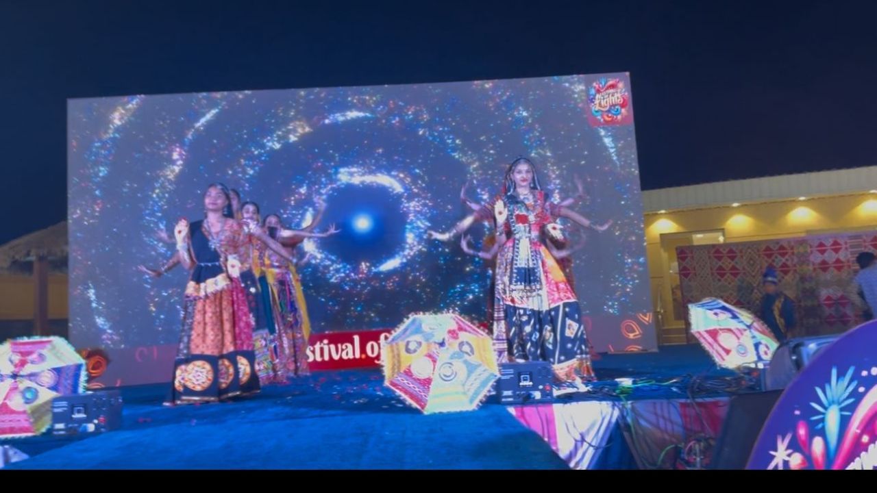 “ફેસ્ટિવલ ઓફ લાઈટ કલ્ચરલ ઈવનિંગ”ની બીજી આવૃત્તિ 17 ઑક્ટોબર, 2025 ના રોજ શુક્રવારે યોજાઈ હતી. બપોરથી શરુ થયેલી વિવિધ પ્રવૃત્તિઓમાં ભારતના 18 રાજ્યોના 1600 થી વધારે લોકોએ ભાગ લીધો હતો.