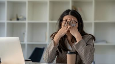 ક્યારેક આપણને લાગે છે કે બધું બરાબર ચાલી રહ્યું છે, પણ તેમ છતા મન ભારે લાગે છે અને ઘરનું વાતાવરણ ઉદાસ લાગે છે, અથવા નાની નાની બાબતો પર ઝઘડા થાય છે. મોટાભાગના લોકો આ માટે ભાગ્ય અથવા સંજોગોને જવાબદાર માને છે, પરંતુ તેનું મૂળ કારણ  નકારાત્મક ઊર્જા છે.(photo credit-whisk)