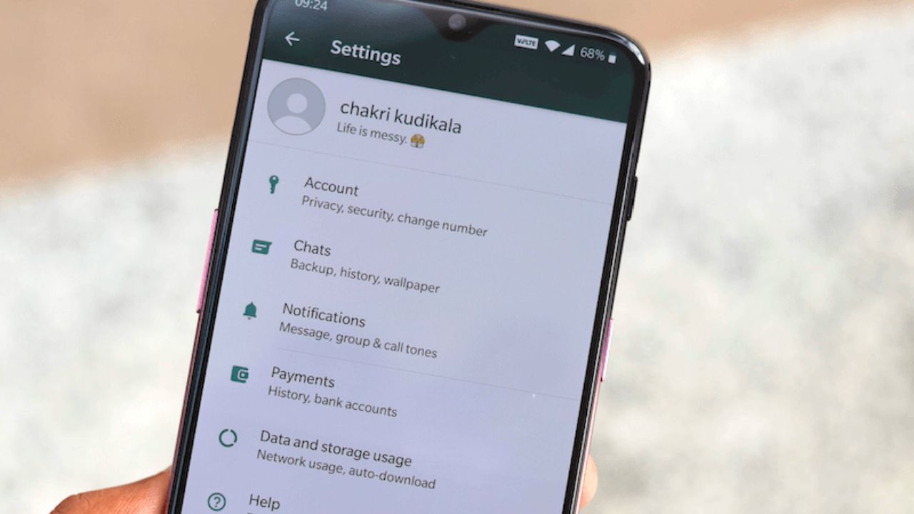 પછી સ્ટોરેજ અને ડેટા પર ટેપ કરો. આ બાદ Upload Qualityને HD પર સેટ કરો અને સેવ કરો.