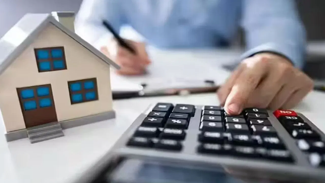 EMI એટલે કે તમે માસિક ચૂકવણી કરીને તમારા ઘરના માલિક બની રહ્યા છો. આ ફરજિયાત રોકાણ છે. શરૂઆતમાં તે મોંઘુ લાગી શકે છે, પરંતુ 15-20 વર્ષ પછી, આખી મિલકત તમારી થઈ જાય છે. અને અલબત્ત, હોમ લોન પર કર મુક્તિનો વધારાનો ફાયદો પણ છે.