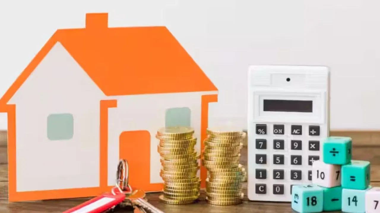 ફક્ત ભાડું ચૂકવવું એ "ભાડાની જાળ" છે, એક એવી પ્રક્રિયા જેમાં પૈસા ખોવાઈ જાય છે પણ કંઈ મળતું નથી. બીજી એક સ્માર્ટ રીત એ છે કે ઘર ખરીદો અને જો તમારી પાસે બજેટ હોય તો તેને ભાડે આપો. ભાડાના પૈસા તમારા EMI ને પણ આવરી શકે છે. તમારી પાસે ઘર હશે અને તમારા ખિસ્સા પરનો બોજ ઓછો થશે.