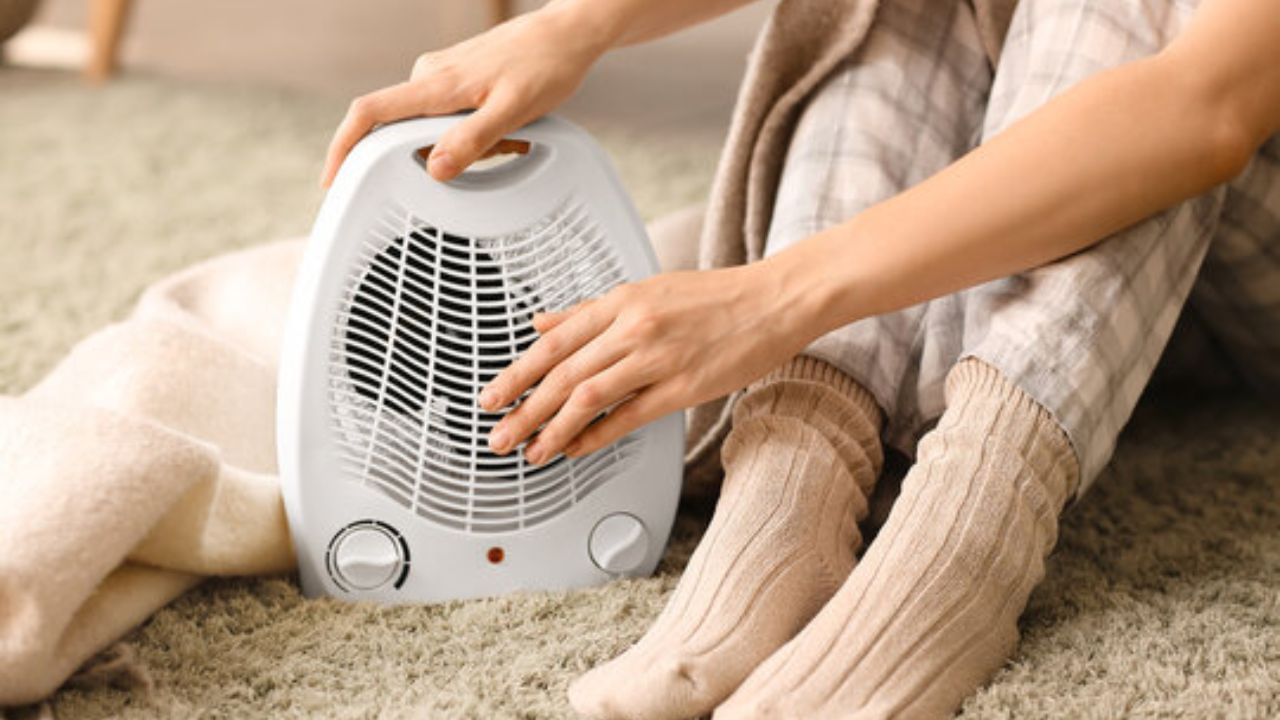 સારી બ્રાન્ડ અને વોરંટી સાથે ક્યારેય સમાધાન કરશો નહીં. એકવાર ખરીદ્યા પછી, ઇલેક્ટ્રિક હીટર વર્ષો સુધી ચાલશે તેવી અપેક્ષા છે, તેથી વિશ્વસનીય બ્રાન્ડમાંથી મોડેલ પસંદ કરો. ખાતરી કરો કે તમારા શહેરમાં ઓછામાં ઓછી એક વર્ષની વોરંટી અને સર્વિસ સેન્ટર હોય જેના લીધે તમારે કોઈપણ સમસ્યાઓ વિશે ચિંતા કરવી નહી.