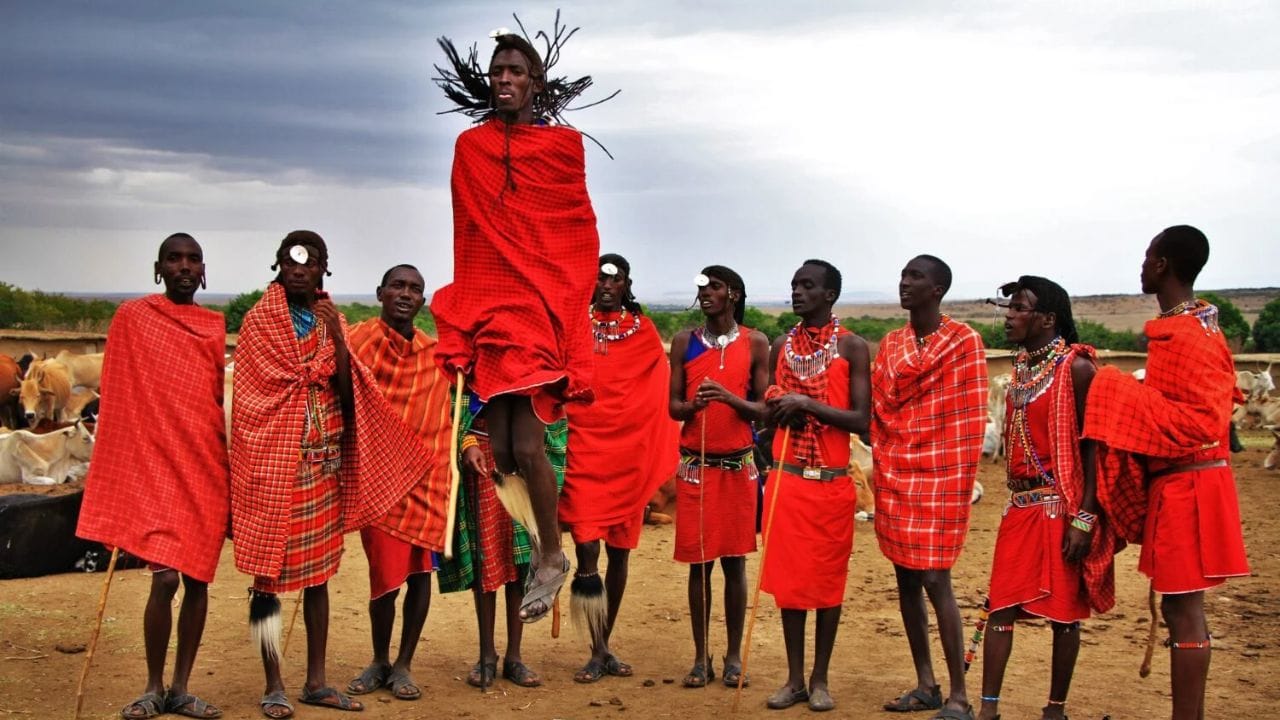 આફ્રિક ખંડ એ વિશ્વની સૌથી અનોખી જનજાતિઓનું ઘર ગણાય છે. આમાંની ઘણી જનજાતિઓ આજે પણ અત્યંત ગુપ્ત રીતે એકદમ અલગારી જીવન જીવી રહી છે. તેમને બાકીની દુનિયા સાથે કંઈ લેવાદેવા જ નથી.