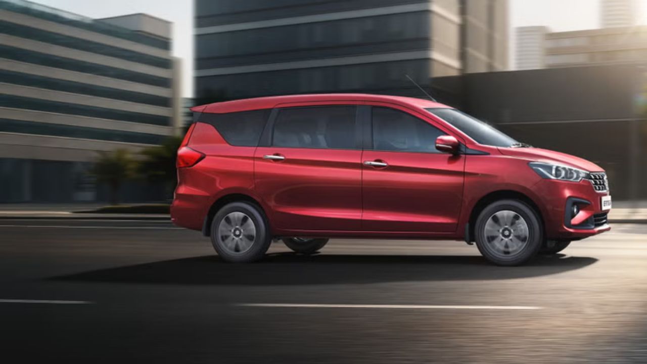 મારુતિ સુઝુકી એર્ટિગા ભારતીય બજારમાં સૌથી વધુ વેચાતી MPV છે. પેટ્રોલ-ઓન્લી અને પેટ્રોલ-CNG પાવરટ્રેન બંને વિકલ્પોમાં ઉપલબ્ધ, આ MPV 1.5-લિટર નેચરલી એસ્પિરેટેડ એન્જિન દ્વારા સંચાલિત છે. કિંમતો ₹8.80 લાખ થી ₹12.94 લાખ (એક્સ-શોરૂમ) સુધીની છે.