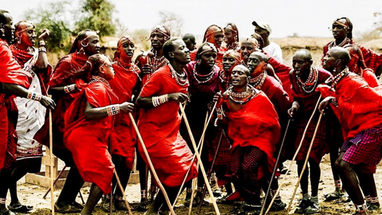 મસાઇને આફ્રિકાની સુપરસિક્રેટ જનજાતિ કહેવામાં આવે છે. એવું માનવામાં આવે છે કે મસાઇ લોકો તેમની પરંપરાઓને ચુસ્તતાથી વળગેલા છે. એ બાબતે કોઈ જ બાંધછોડ કરતા નથી. 