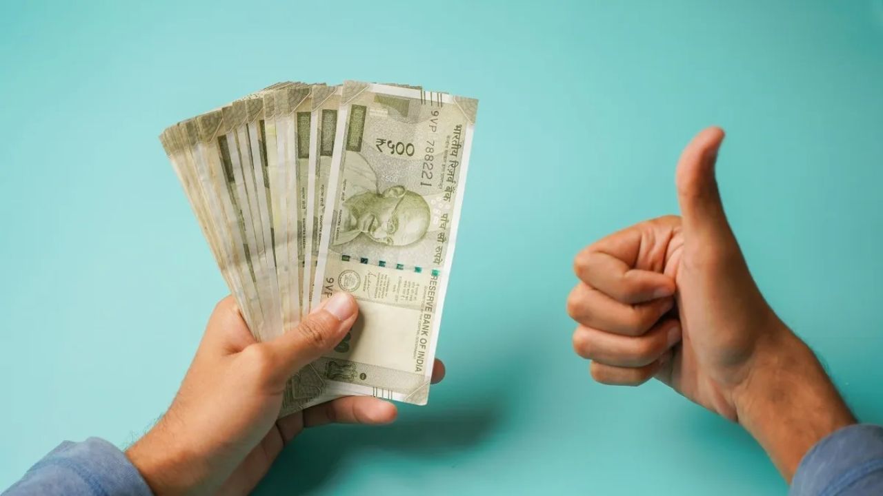 પેન્શનરોને પણ ફાયદો થશે : પગાર પંચની ભલામણો ફક્ત પગારદાર કર્મચારીઓ સુધી મર્યાદિત રહેશે નહીં. પેન્શનરોના પેન્શનની પણ નવા મૂળભૂત પગારના આધારે પુનઃગણતરી કરવામાં આવશે. આનો અર્થ એ છે કે જ્યારે મૂળભૂત પગાર વધશે, ત્યારે પેન્શનની રકમ પણ પ્રમાણસર વધશે.