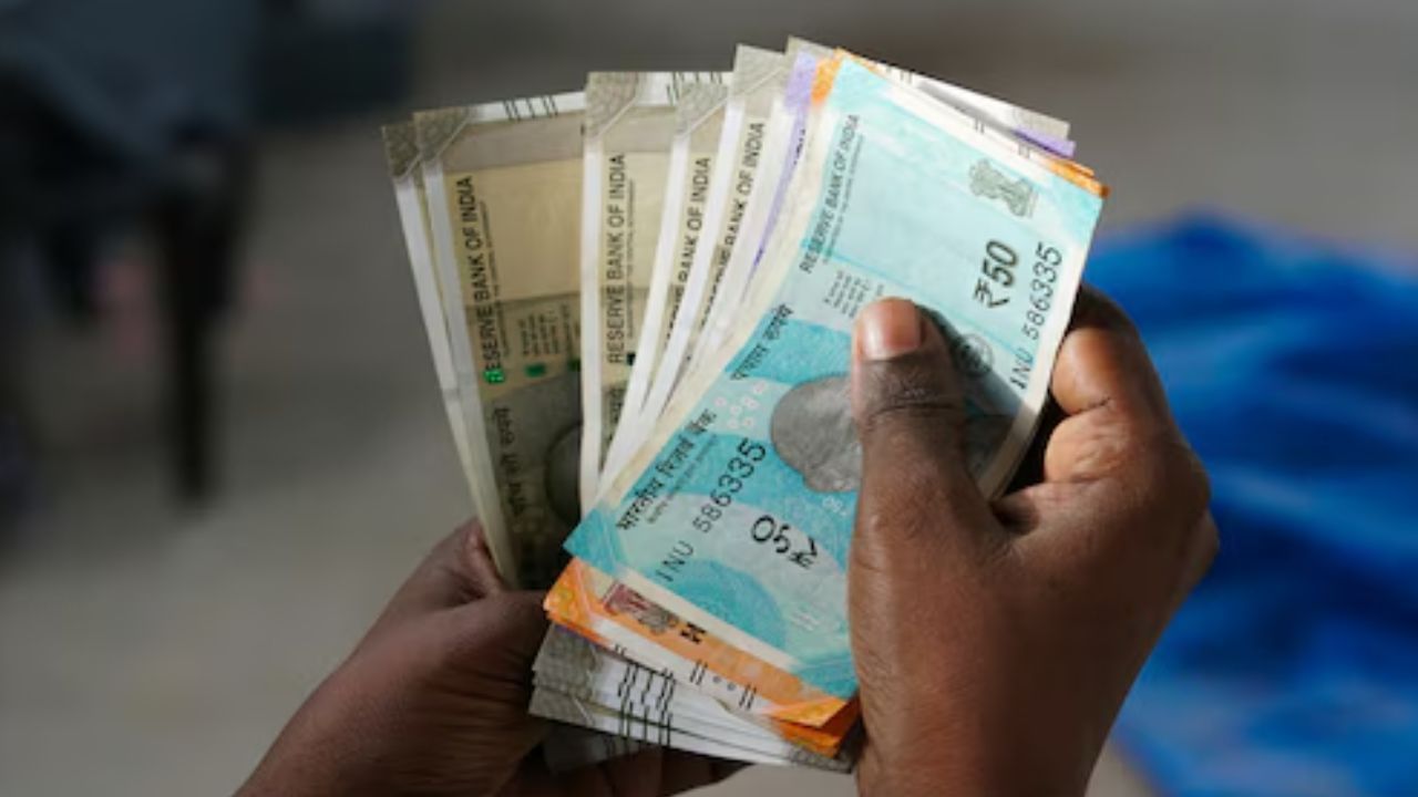 નિષ્ણાતો માને છે કે સરકાર વાર્ષિક કામગીરીના આધારે વધારાના બોનસ અથવા લાભો પ્રદાન કરતી પ્રોત્સાહન યોજના રજૂ કરી શકે છે. જો કે, મૂળભૂત પગાર માળખું દરેક માટે સમાન રહેશે.