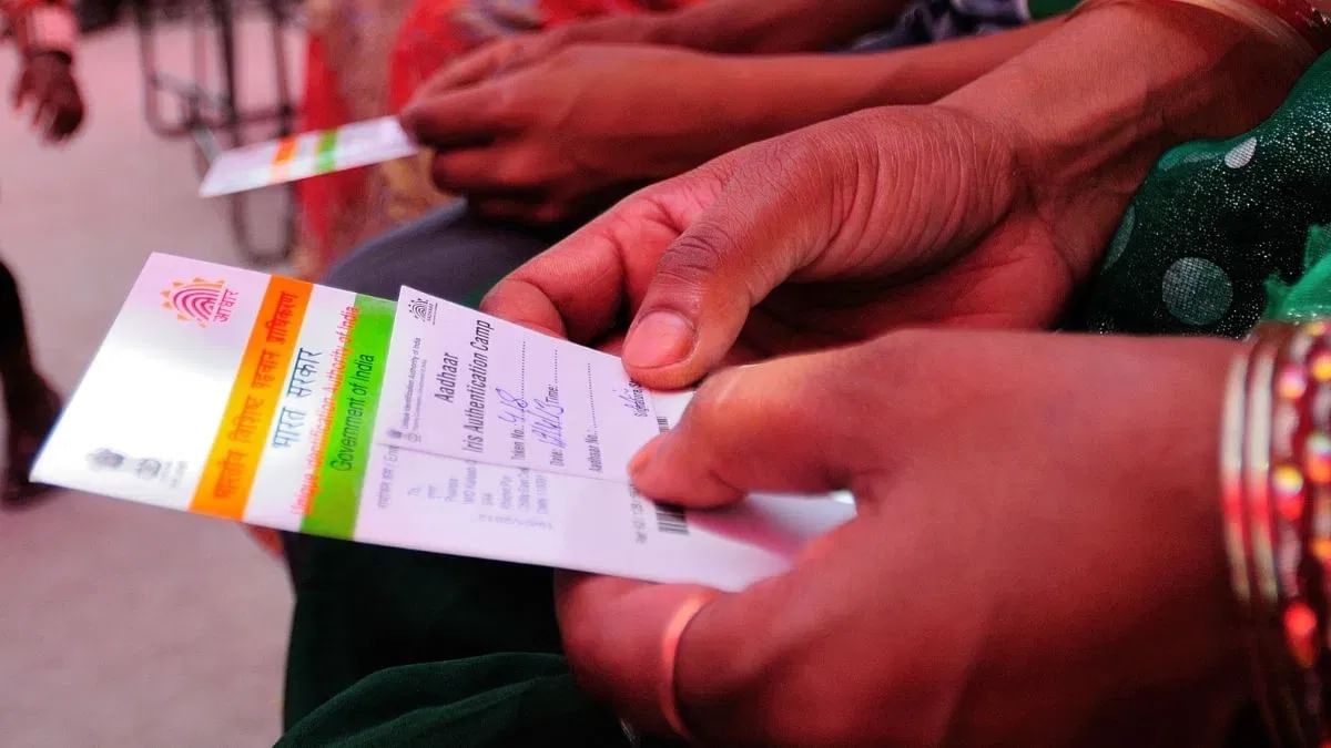 તમારી લોન તપાસવાનો સૌથી ખાતરીપૂર્વકનો રસ્તો તમારો ક્રેડિટ રિપોર્ટ (CIBIL રિપોર્ટ) છે. આ તમારી 'નાણાકીય જન્માક્ષર' છે. તેમાં તમારા નામે ચાલતી બધી મોટી કે નાની લોન અને ક્રેડિટ કાર્ડની સંપૂર્ણ સૂચિ છે. તેને તપાસવી મહત્વપૂર્ણ છે.